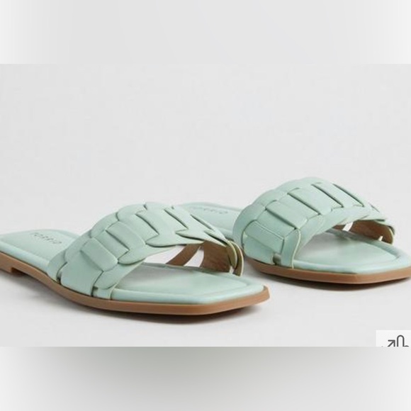 Torrid 9WW Mint Single Band Slide NWT - Picture 3 of 11
